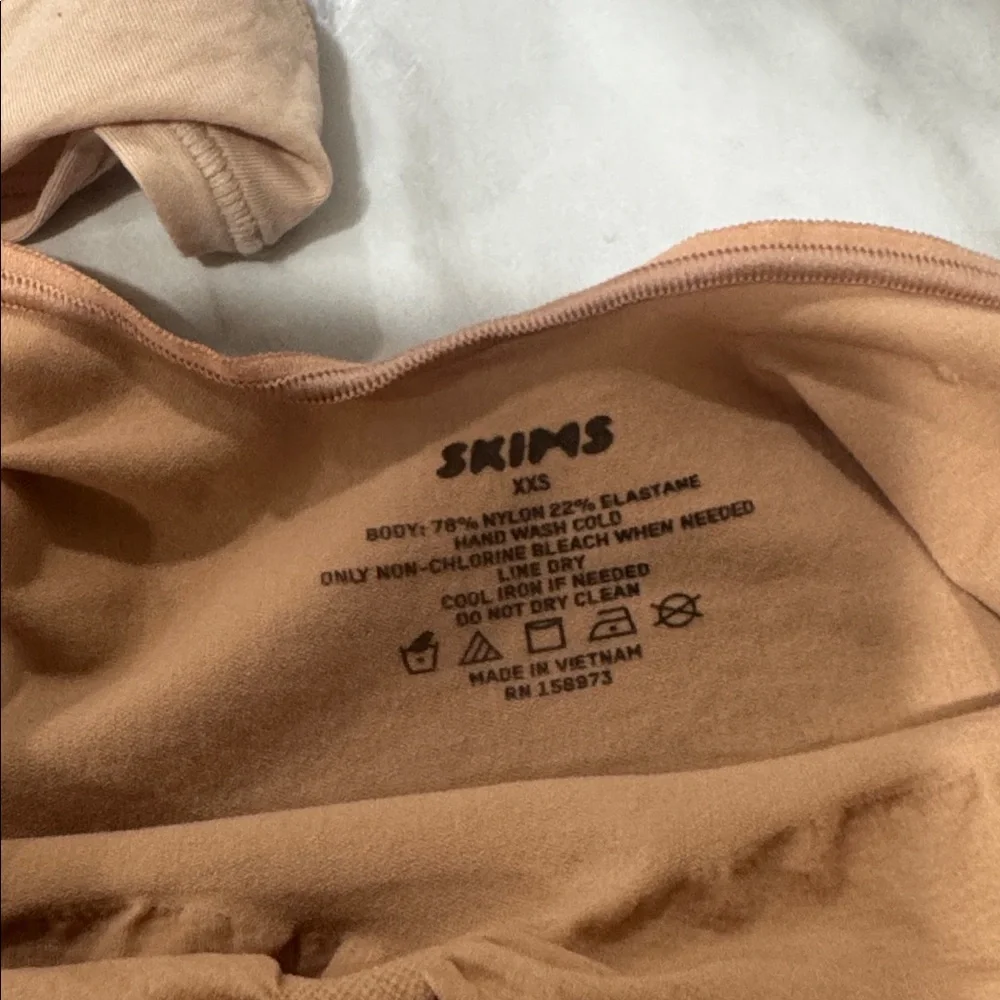 SKIMS Tan every day sculpting bralette size xxs and skims thong size smashes